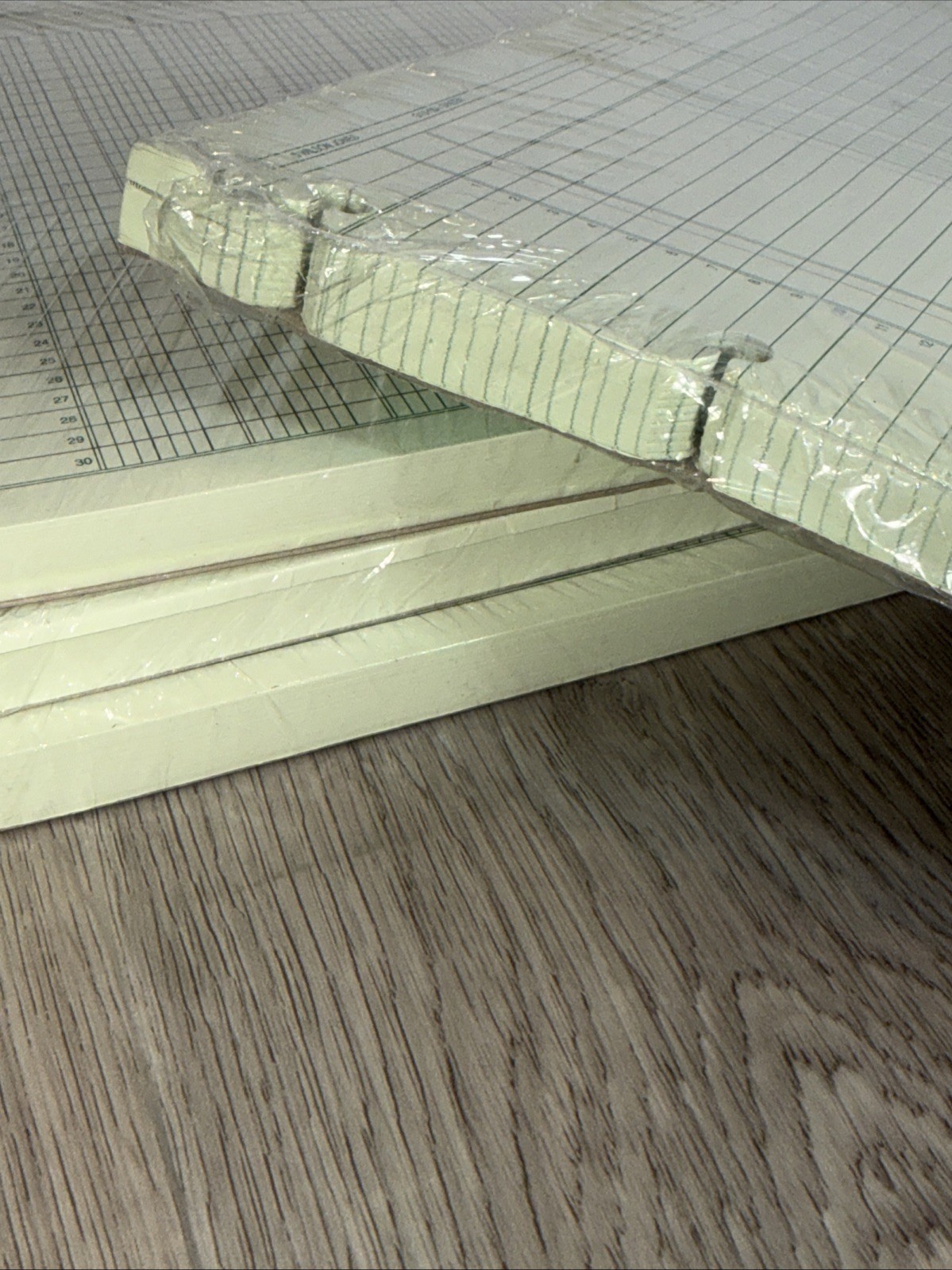 Lot 4 Wilson Jones Ledger Paper, Balance Ledger, 9-1/4″ x 11-7/8″ Green, 100 Eac