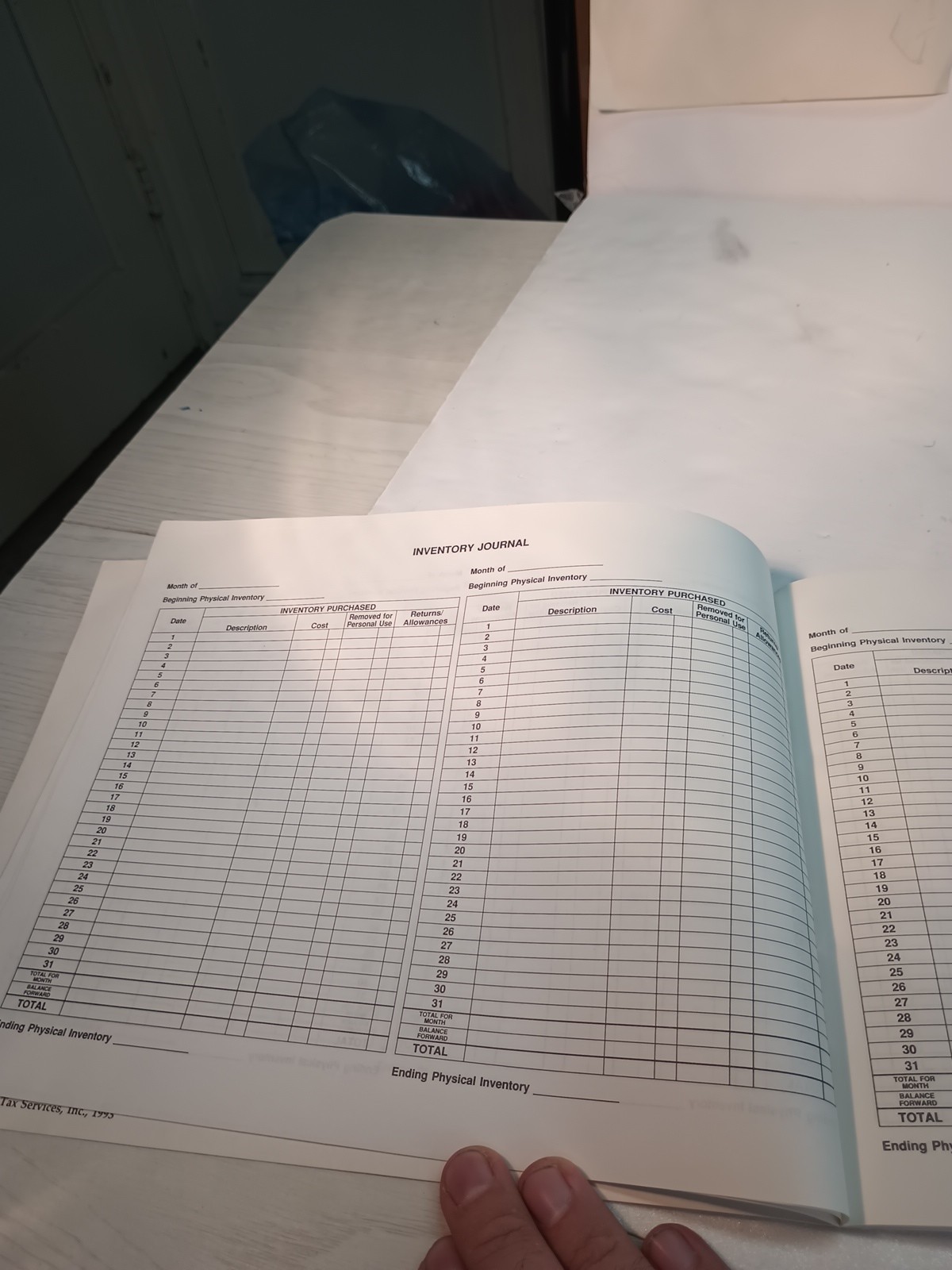 (1) PO New Vintage Business Tax Record Book H & R Block 2000 Dam From Storage.