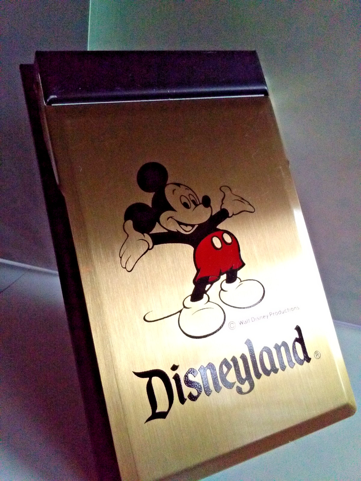 MICKEY MOUSE WALT DISNEYLAND DESK MEMO PAD GOLD COVER/BLACK BASE SUPER UBER NICE