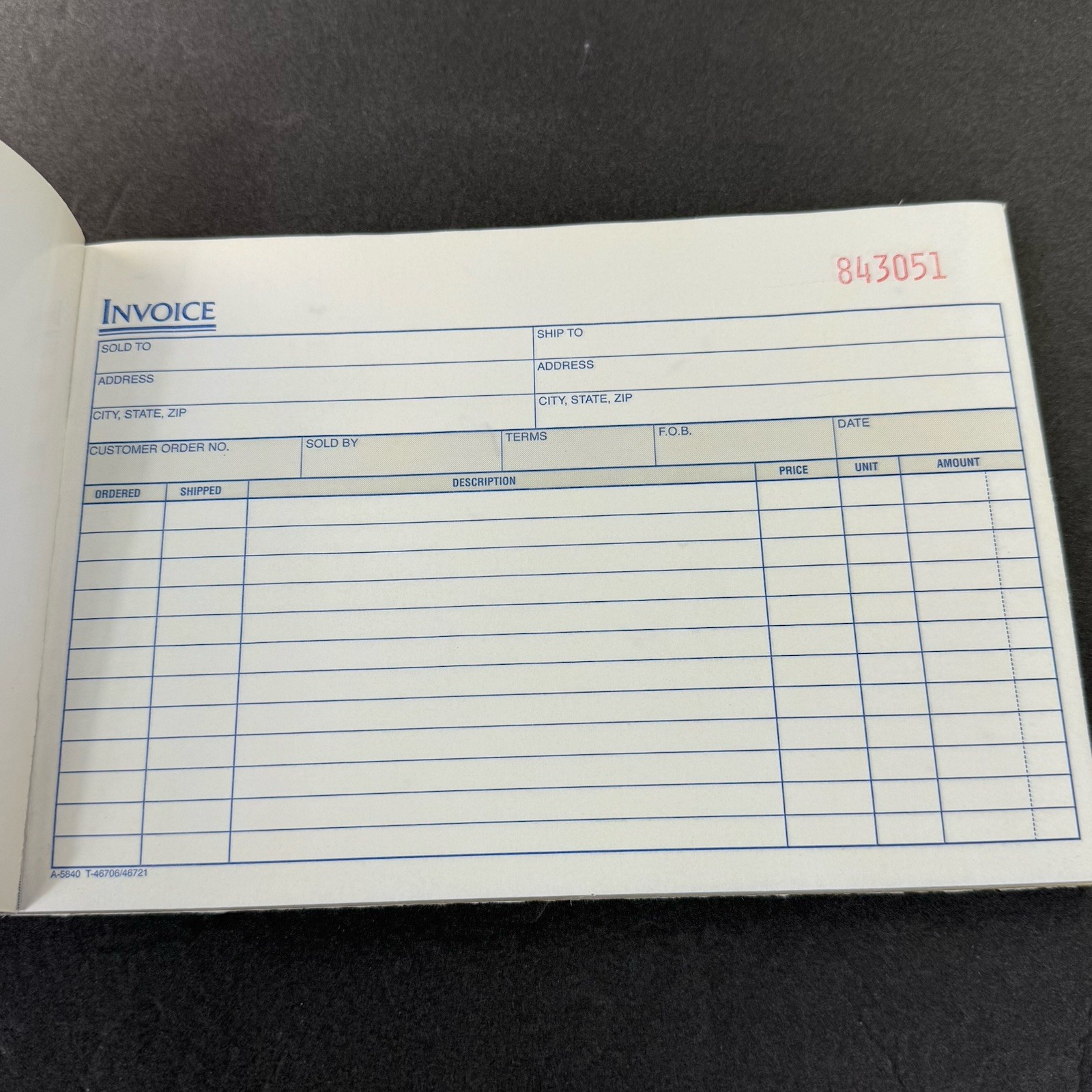 Invoice Book 2-Part Carbonless 5-9/16 X 8-7/16 Inches 50 Sets per Book DC5840