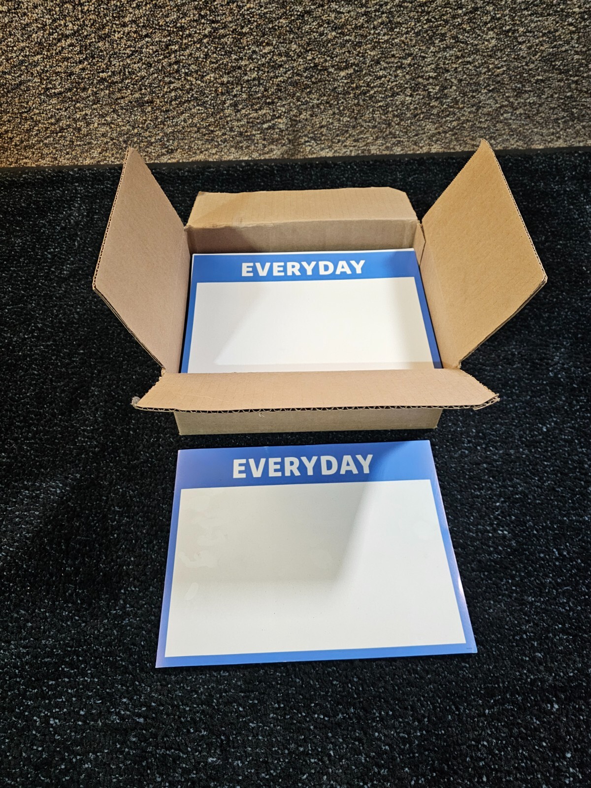 (QTY 250) Everyday Display Signage Blue Landscape 11 x 8.5 9014709