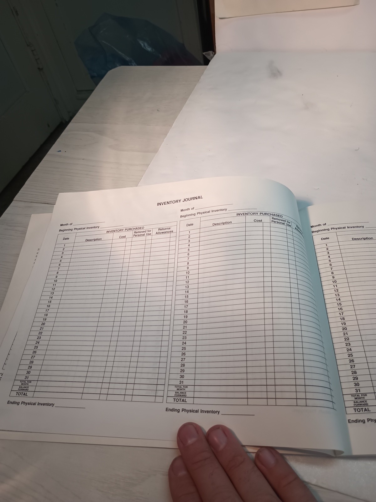 (1) PO New Vintage Business Tax Record Book H & R Block 2000 Dam From Storage.